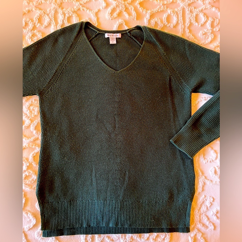 Athleta V-neck, long sleeve hunter, green ribbed pull over, size small
